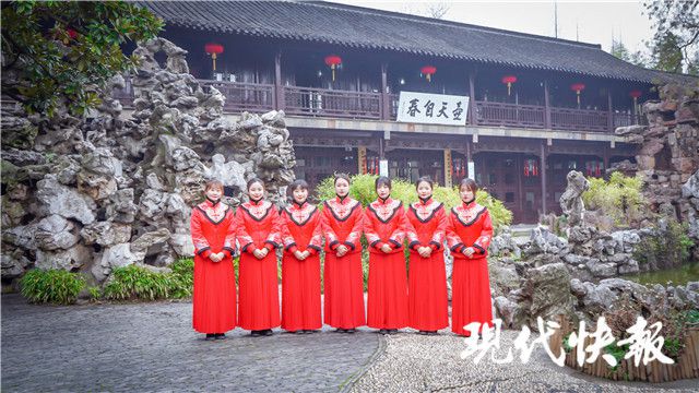 开云官方旅游资讯景区导游服装图片女扬州个园恢复开放导游新款服